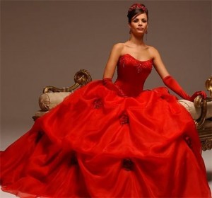 червена бална рокля принцеса