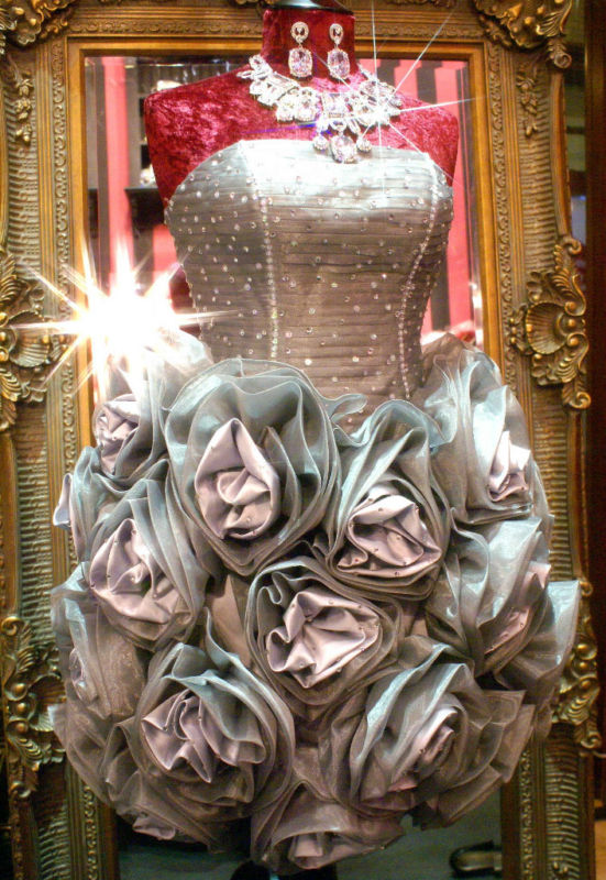 къса баална рокля с кристали