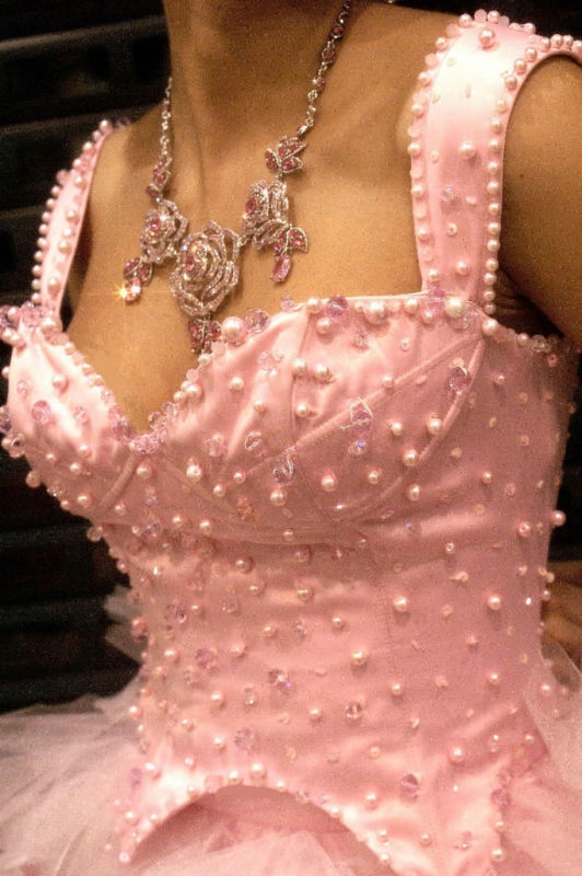 бална къса розова рокля с перли