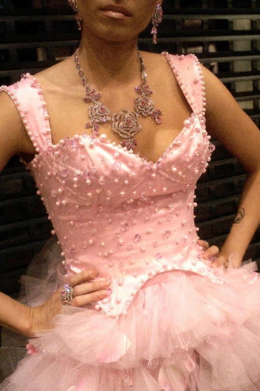 бална къса розова рокля с перли