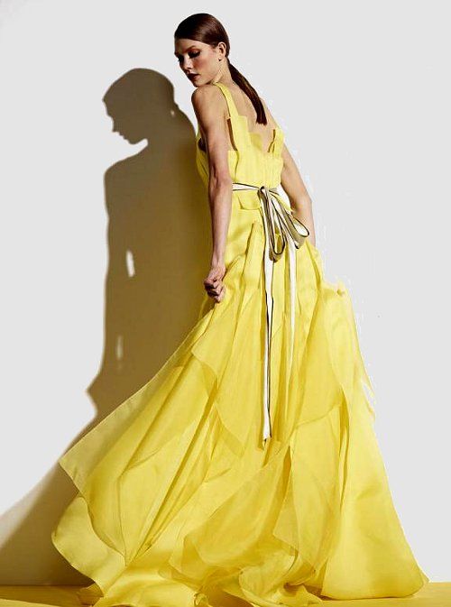 жълта абитуриентска дълга рокля