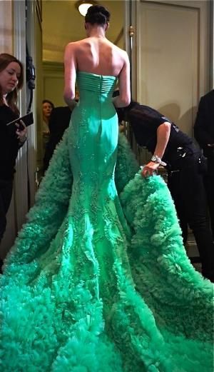 пищна зелена дълга рокля