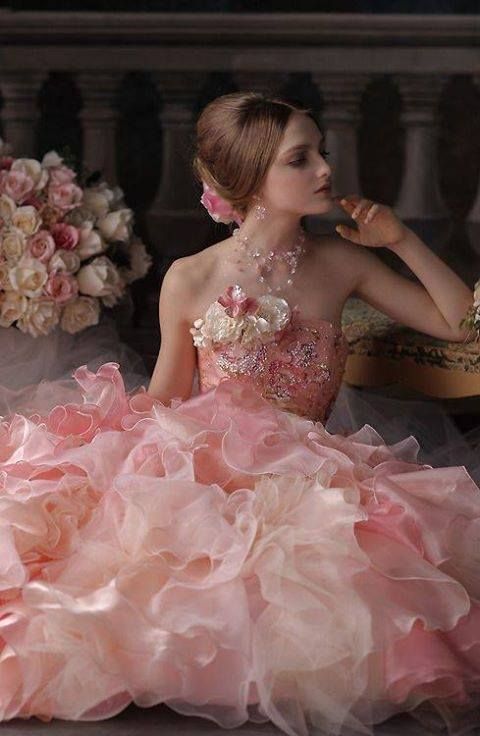нежна розова рокля