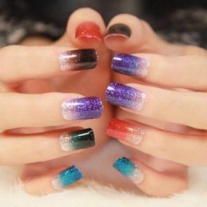 разноцветни нокти