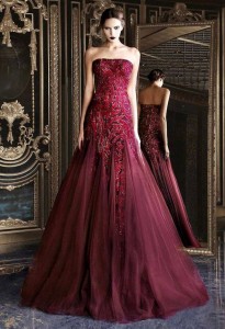 елегантна рокля в цвят бордо
