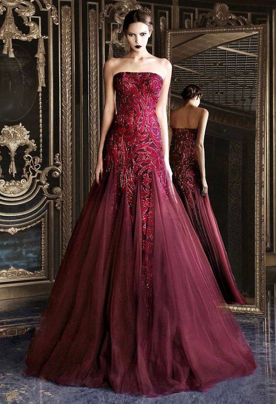 елегантна рокля в цвят бордо
