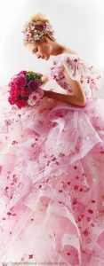 Балня рокля флорални декорации