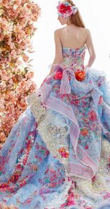 Бална рокля флорални декорации