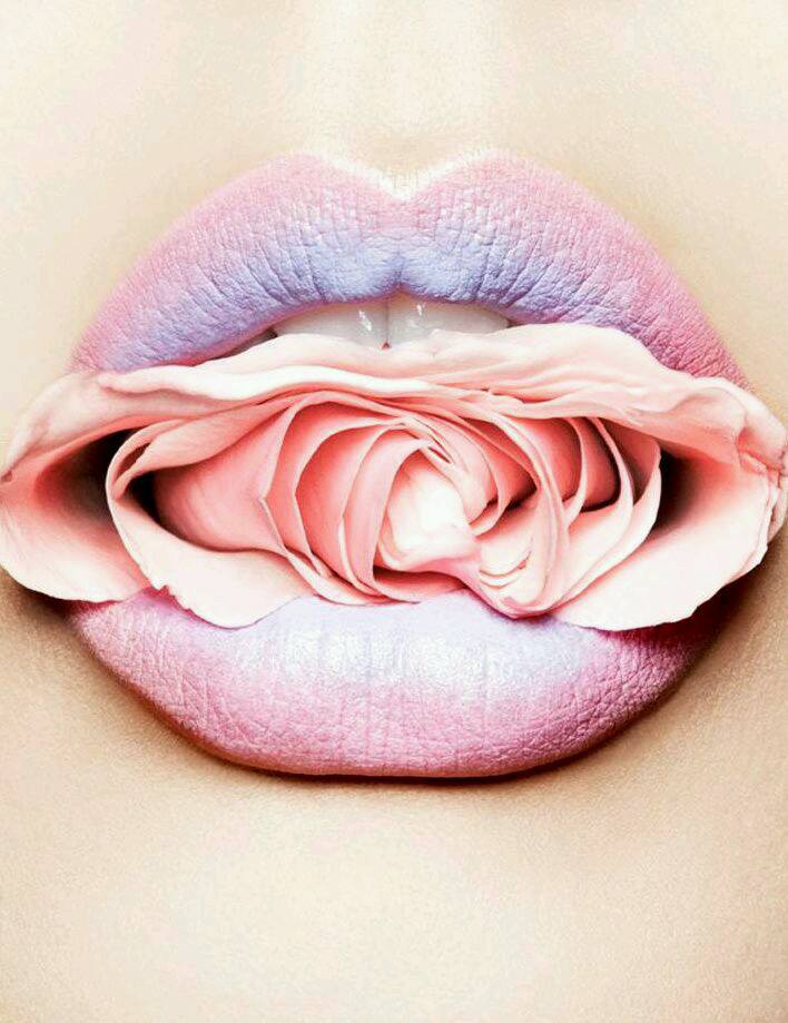 Блестящи Модерни Розови Устни
