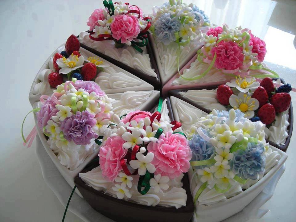празнична торта с цветя