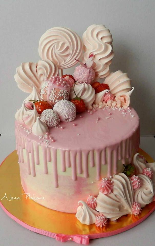 Празнична Розова Торта