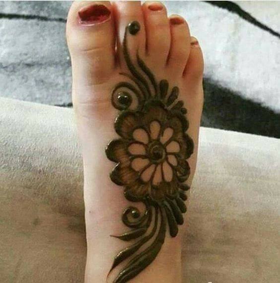 татуировка на крак с къна