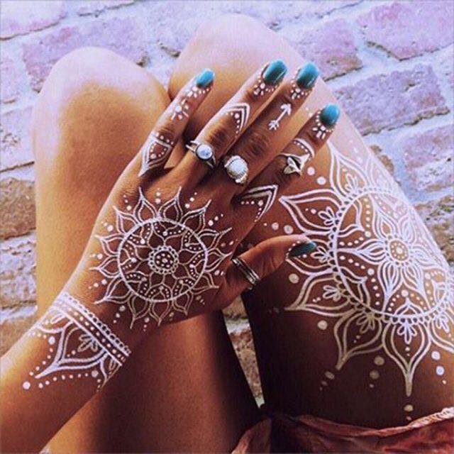 Идеи за Татуировки на Ръцете с Бяла Къна