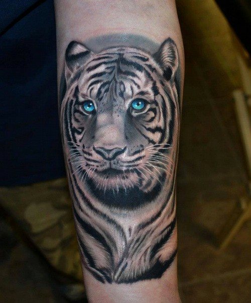 дамска татуировка с тигър на рамото