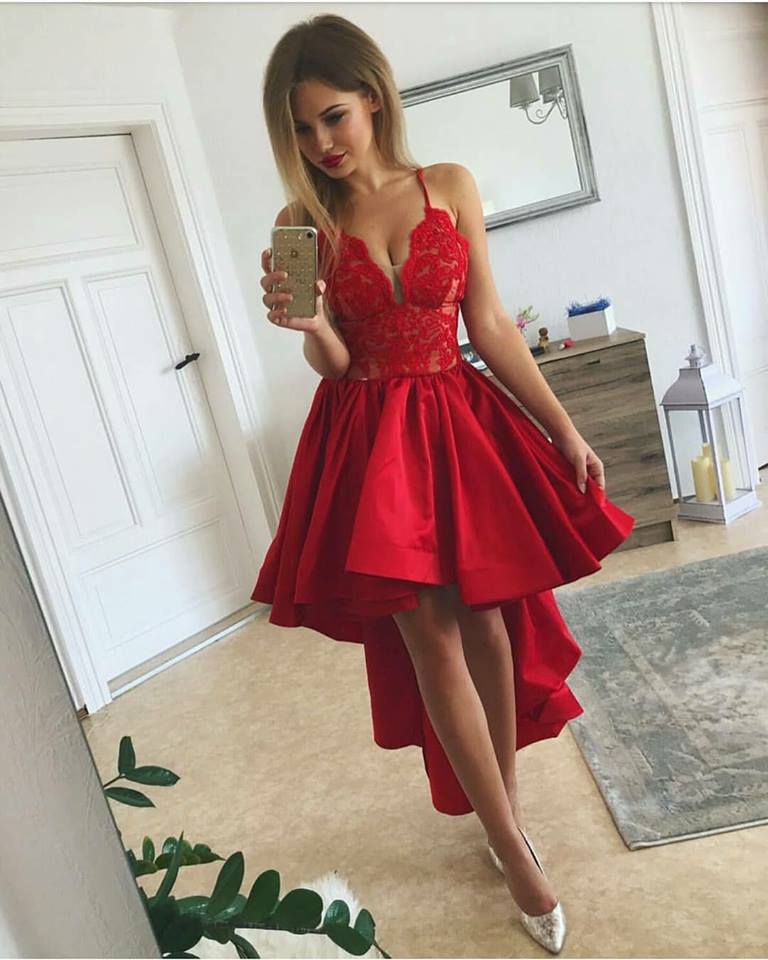 асиметрична червена рокля елегантна 