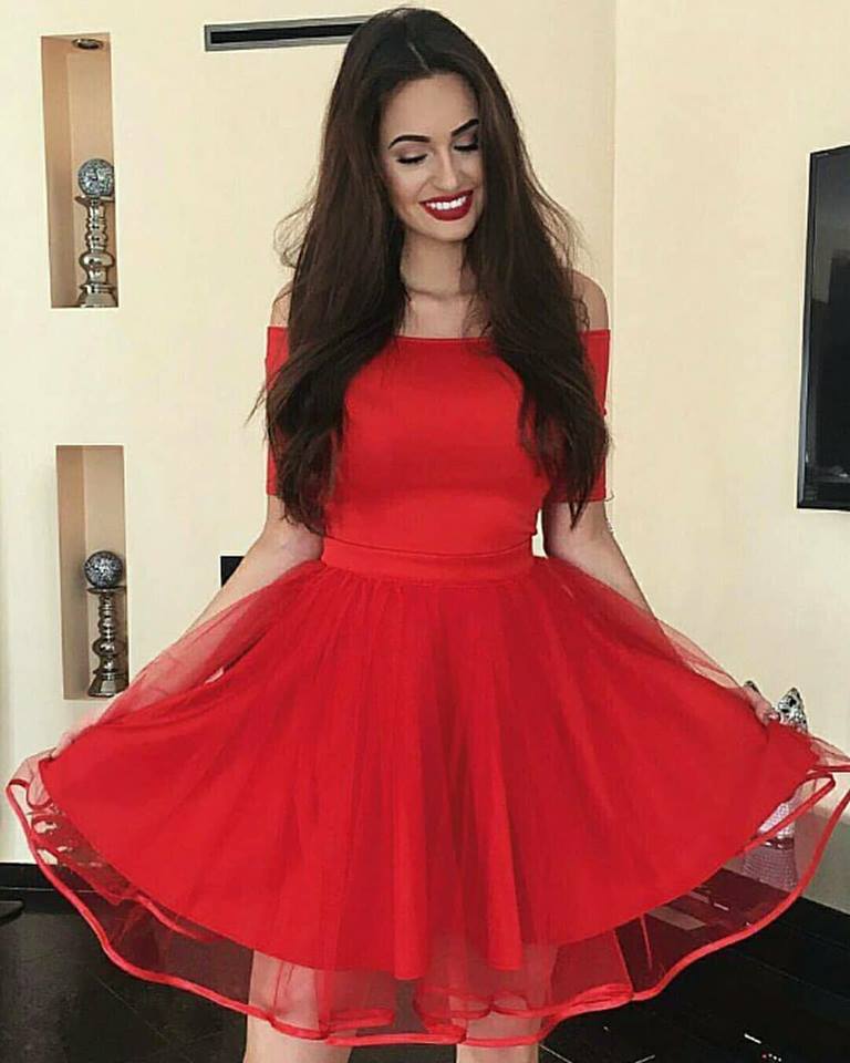 червена къса официална рокля