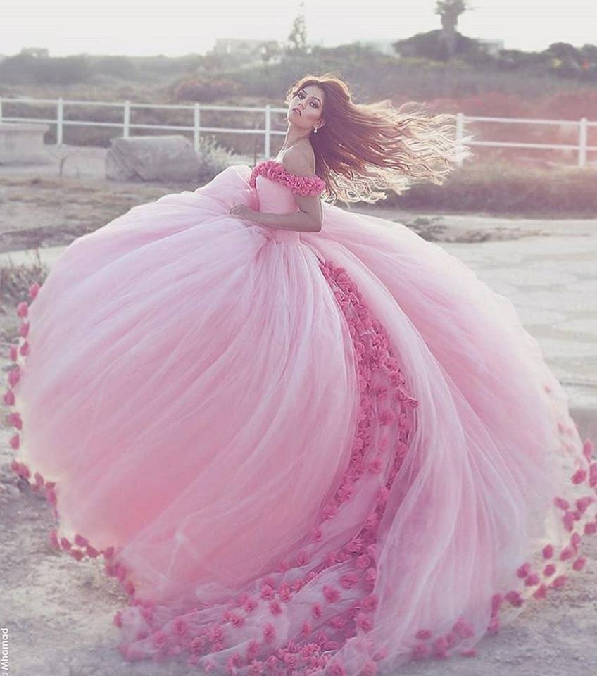 дълга розова бална рокля