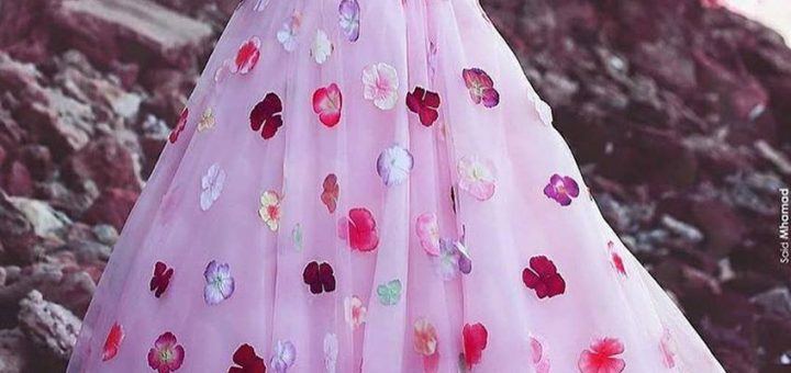 дълга розова бална рокля с 3 D флорални апликации