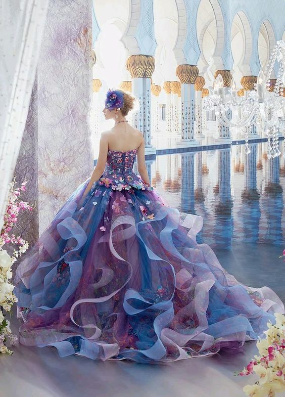 синя дълга бална рокля с флорални декорации