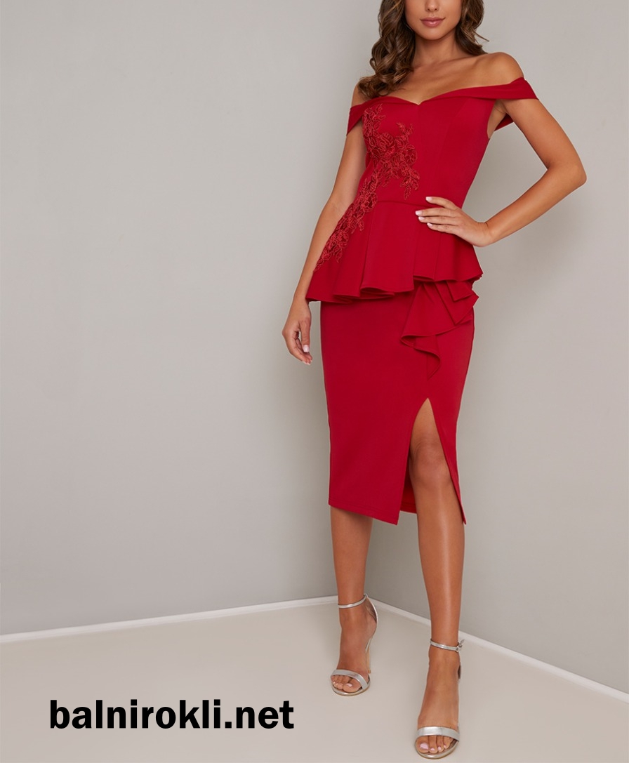 елегантна права червена рокля с бродерия