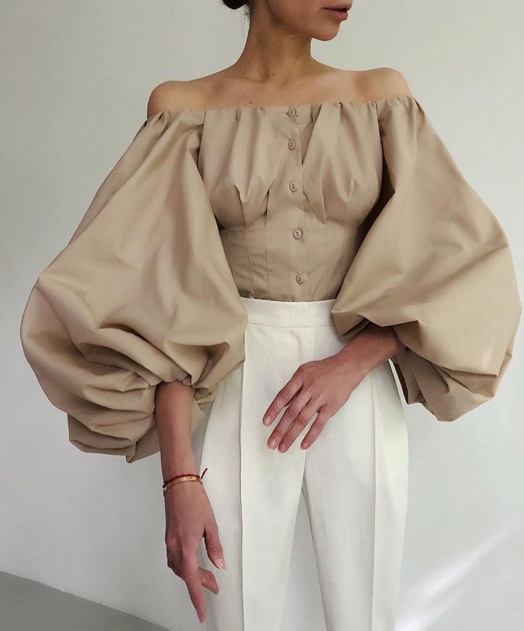 Модни Блузи за Есен 2020: Модели, които ще ви Помогнат да Изглеждате Перфектно