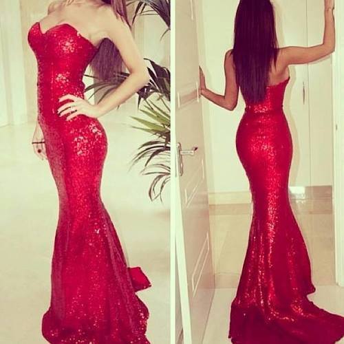 блестяща червена рокля от пайети