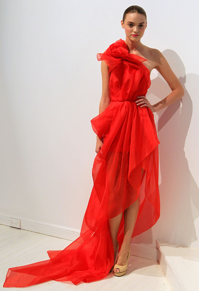 червена елегантна бална рокля
