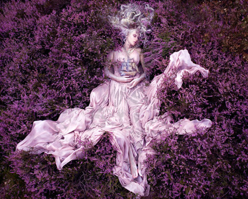 кралицата на цветята -бална рокля в лилаво