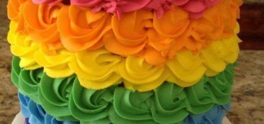 Празнична торта в ярки цветове